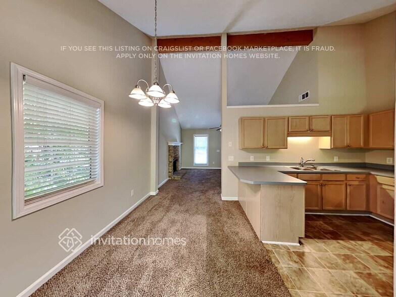 Building Photo - 3305 Catalina Dr