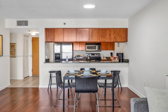 Building Photo - 1200 Brickell Bay Dr