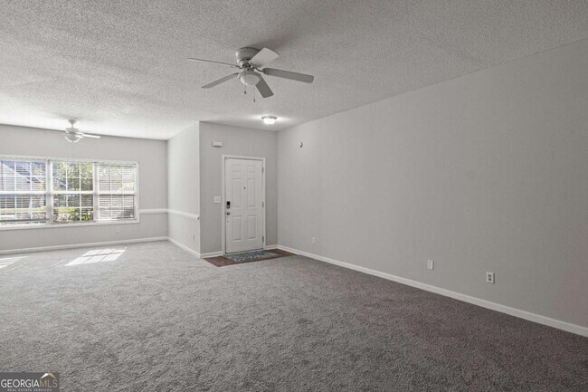 Building Photo - 935 City Park Dr