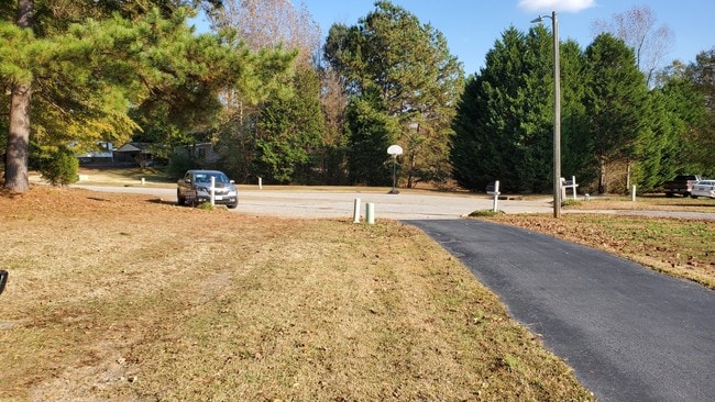 Building Photo - 402 Country Walk Ln