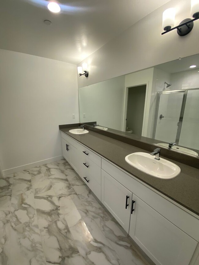 Building Photo - Stunning, brand new 3BD/2.5BA home in Righetti Ranch