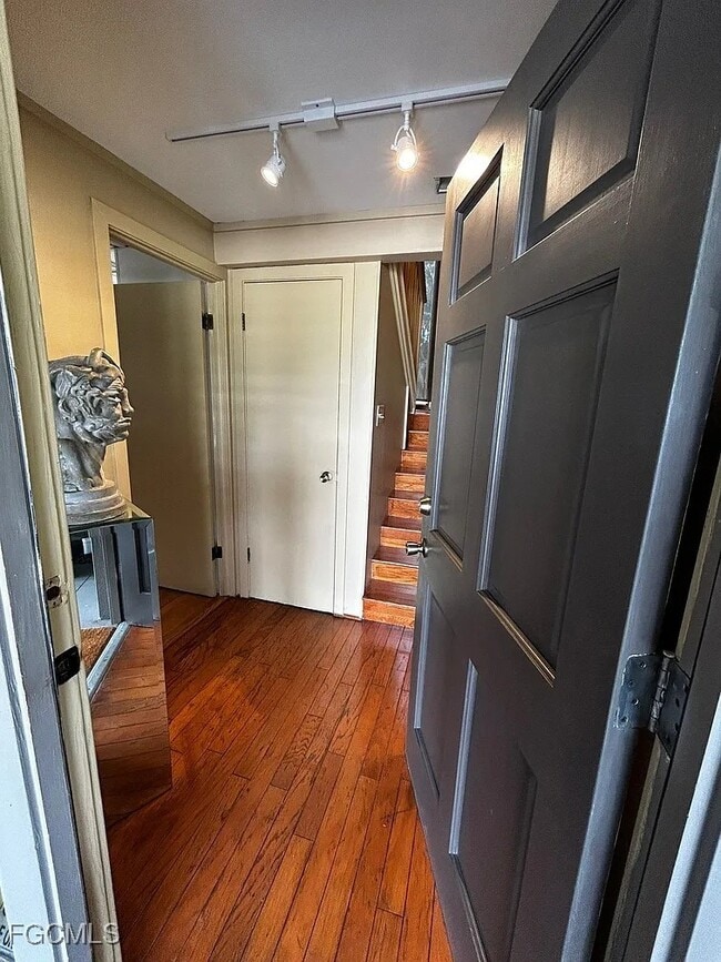 Building Photo - 1702 Hill Ave