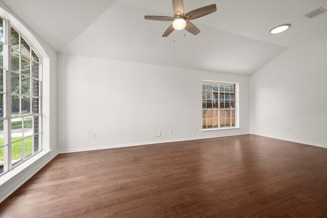 Building Photo - 16014 Lakestone Dr
