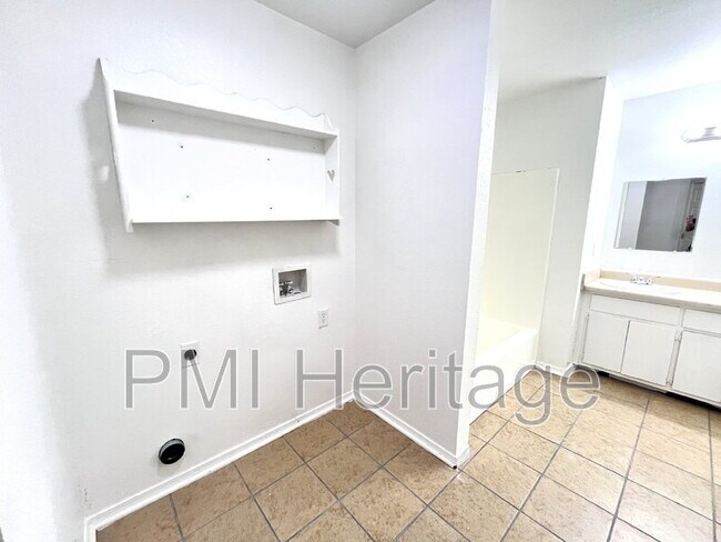 Building Photo - 606 Virginia St