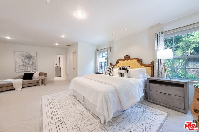 Building Photo - 1148 Coldwater Canyon Dr