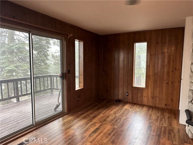 Building Photo - 897 Bear Springs Rd