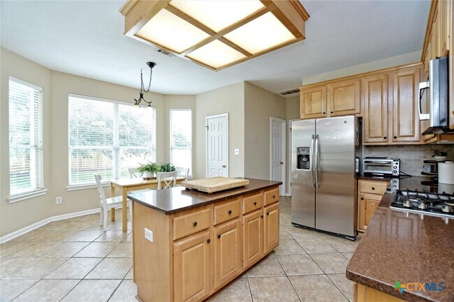 Building Photo - 2012 Wood Glen Dr