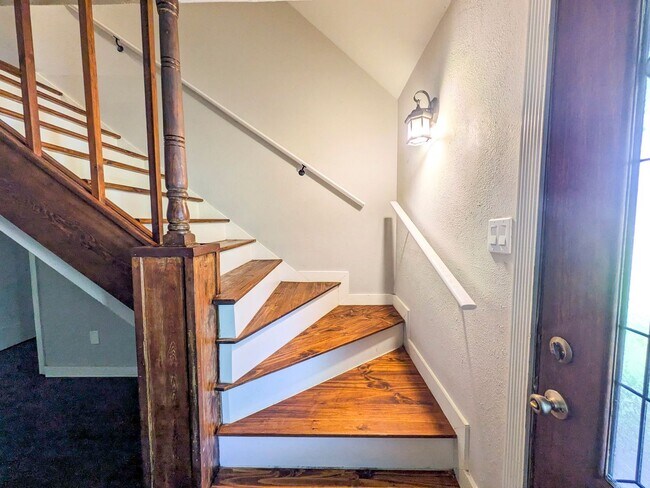 Building Photo - 460 Belvedere Dr