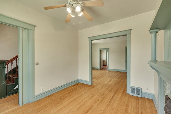 Building Photo - $2,395 - 2 Bed, 2 Bath Townhome in Great D...
