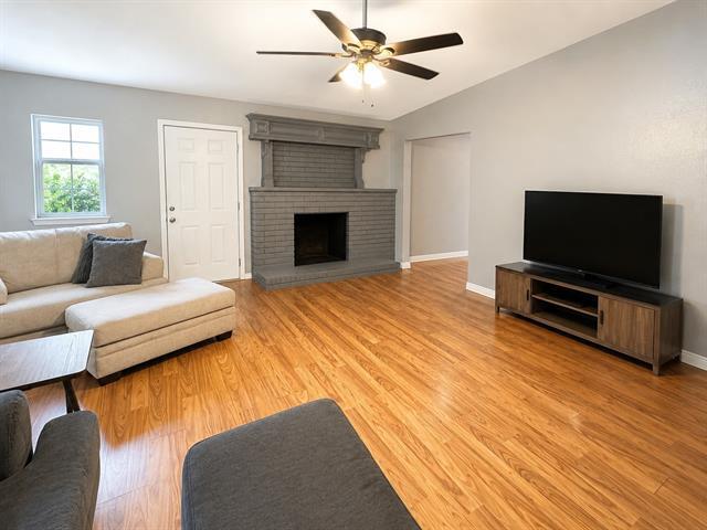 Building Photo - 2304 Chinaberry Dr