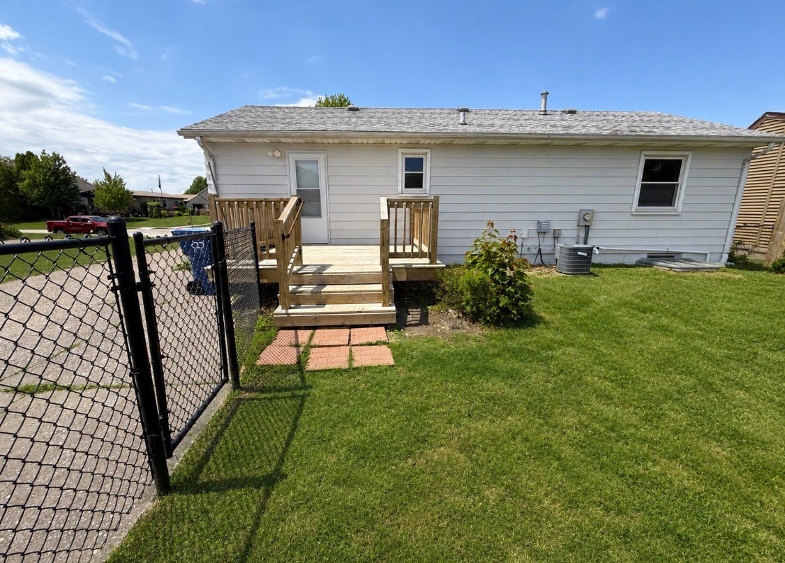 new backyard deck! - 1403 Emerald Dr