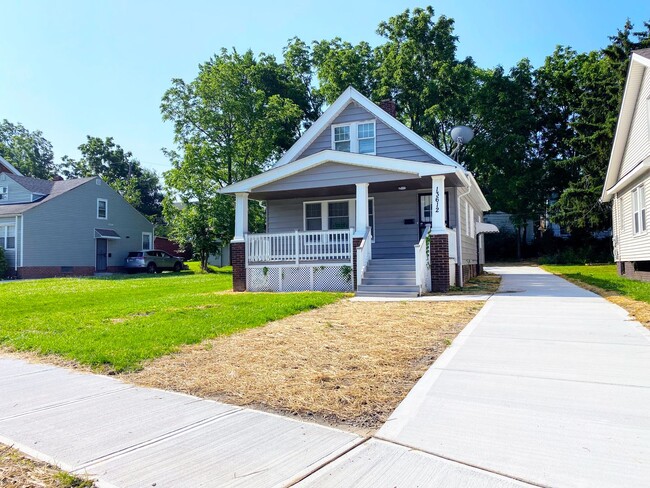 Building Photo - 3 Bed - 1 Bath Cape Cod for Rent in Garfie...