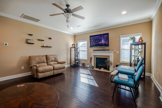 Building Photo - 5773 Highland Grove Dr