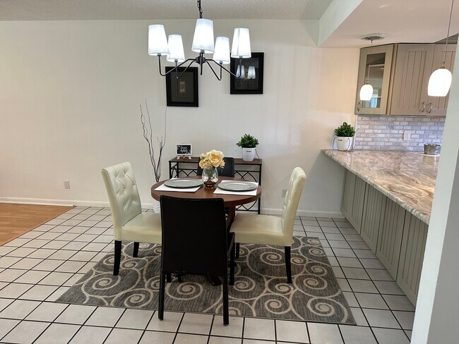 Building Photo - 142 Palm Dr