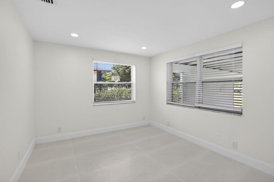 Building Photo - 2630 SW 49th Ct