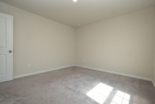 Building Photo - Spacious 4-Bedroom Home with Modern Comforts