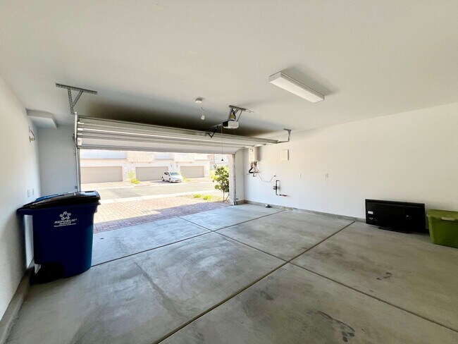 Building Photo - 10773 Briset Ct