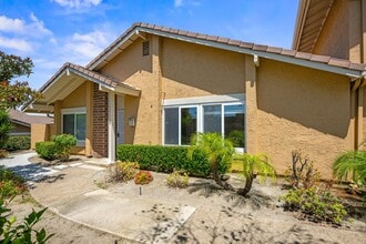 Building Photo - 2 bed 2 bath centrally located in Rancho B...