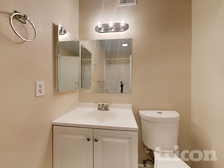 Building Photo - 3746 Terrace Dr