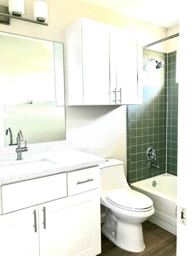 Building Photo - 5711 Silver Bay Ct