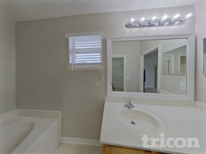 Building Photo - 2718 Port Ct