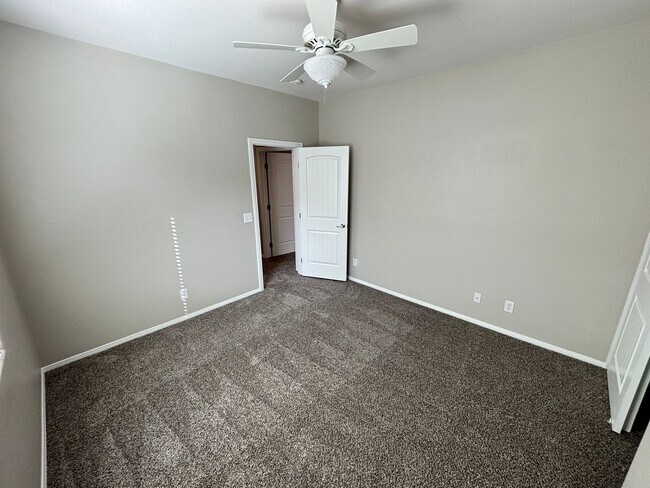 Building Photo - Gorgeous 3Bed/2.5Bath/2Car, 2-Story Home located in Loretta Bay