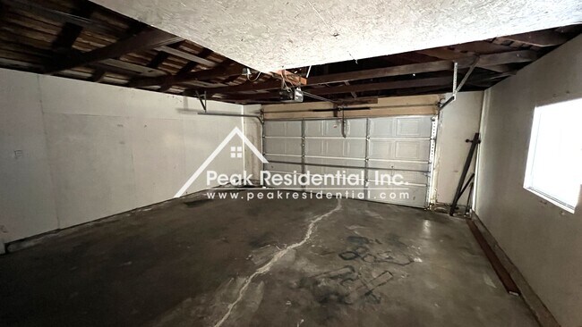Building Photo - Nice 4bd/3ba House with 2 Car Garage