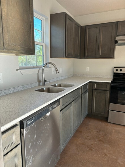 Building Photo - 198 Rustic Ln