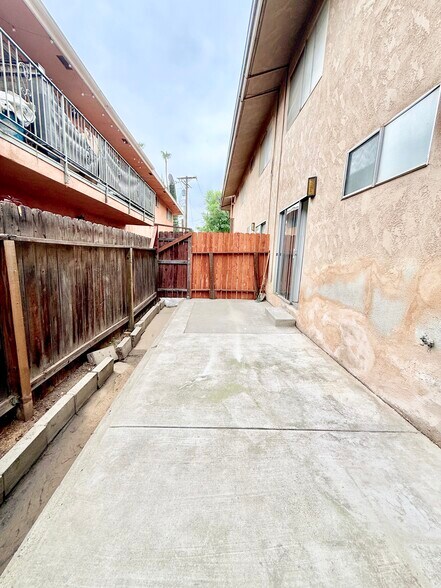 Building Photo - 4475 Jurupa Ave