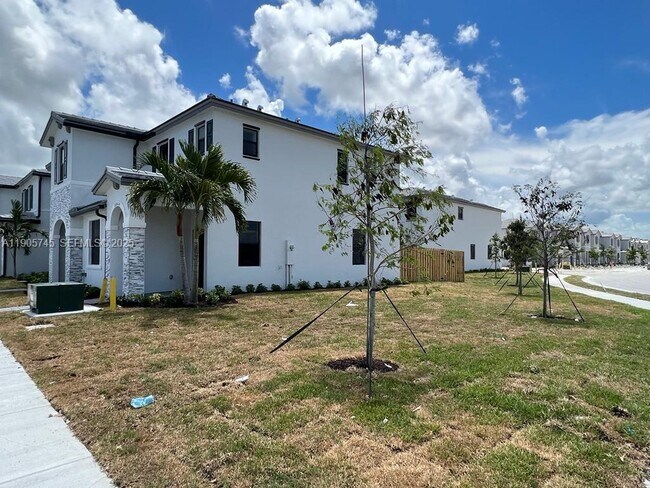 Building Photo - 28610 SW 133rd Ct