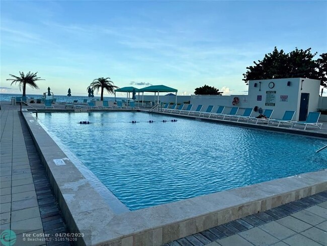 Building Photo - 3725 S Ocean Dr