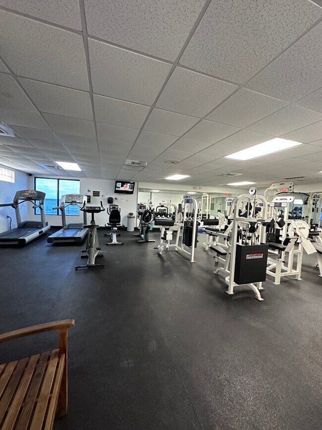 Building Photo - 3725 S Ocean Dr