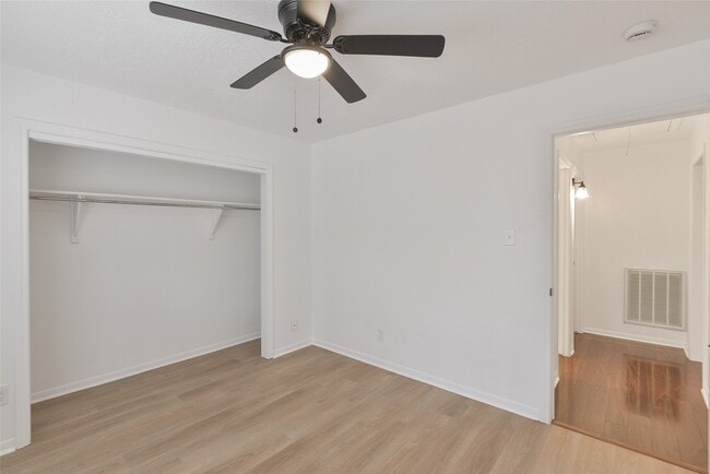 Building Photo - 2075 Little Cedar Dr