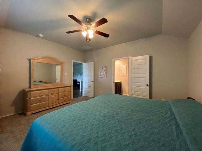 Building Photo - 3935 Country Club Dr