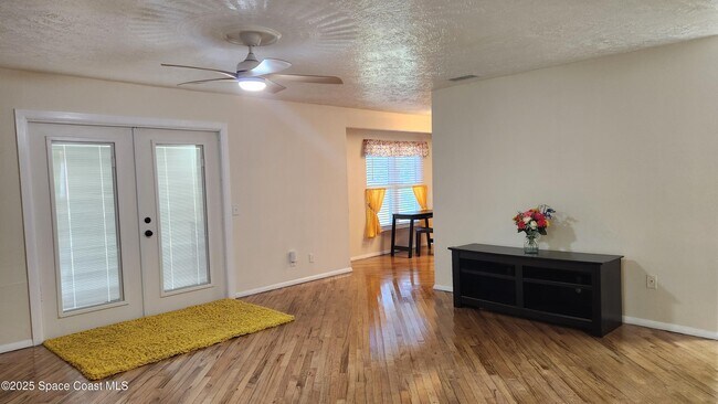 Building Photo - 3900 Ocala St