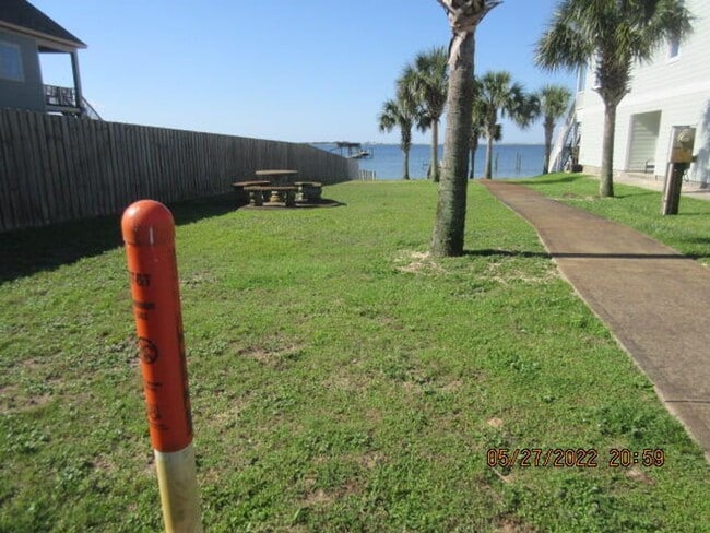 Building Photo - Beautiful 4 Bedroom in Navarre!