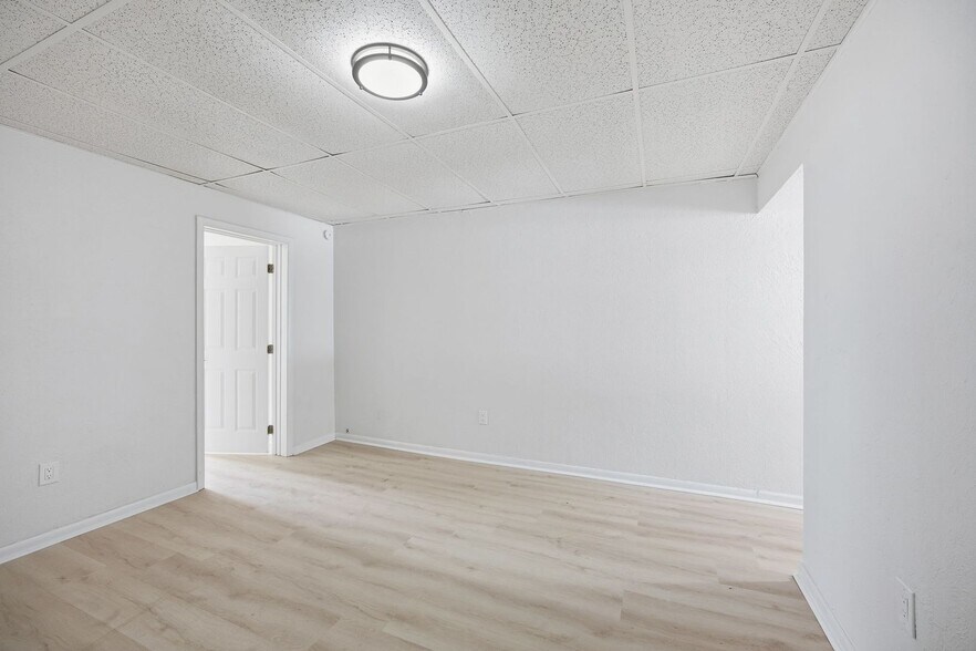 Building Photo - 141 Oneida St