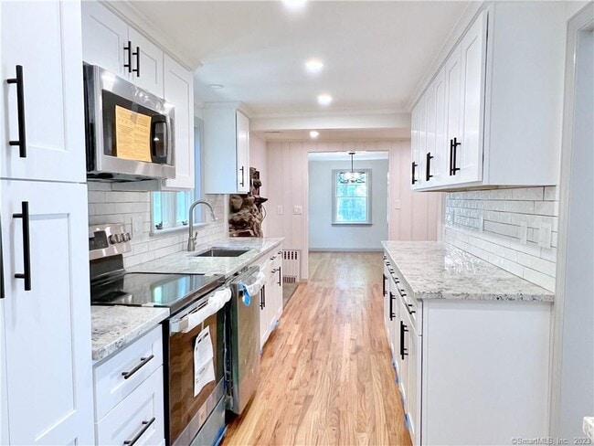 Building Photo - 23 Apple Tree Ln