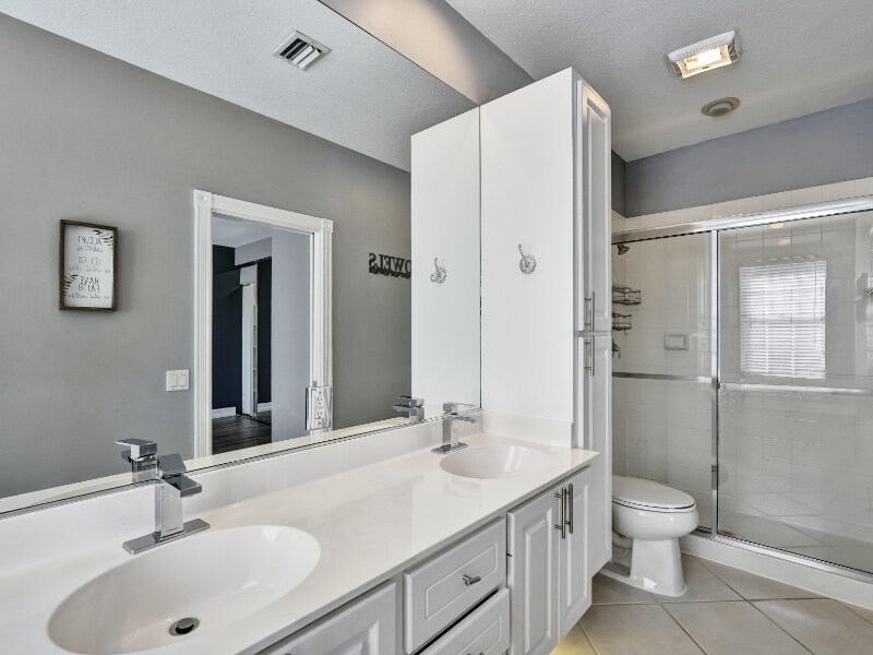 Building Photo - 5609 Cove Cir