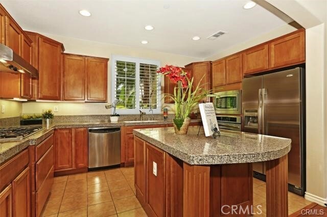 Building Photo - 87 Wonderland