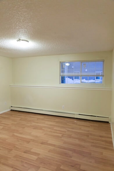 Building Photo - 1350 W 27th Ave