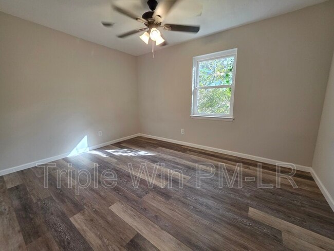 Building Photo - 8 Willowridge Cove