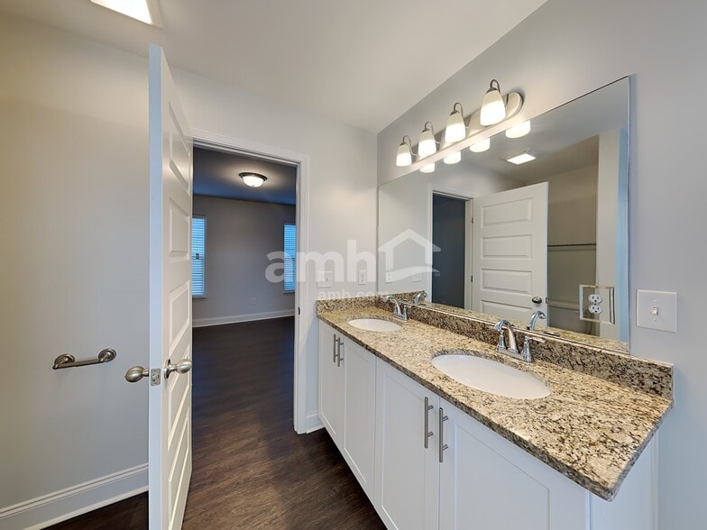 Building Photo - 5327 Tupelo St