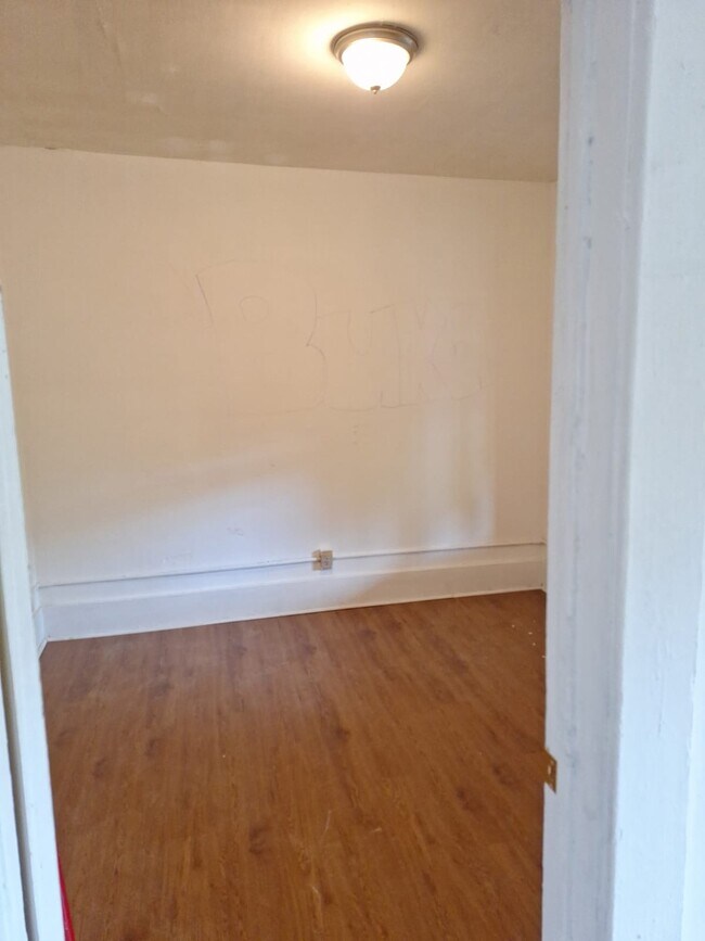 Building Photo - 205 Beecher St