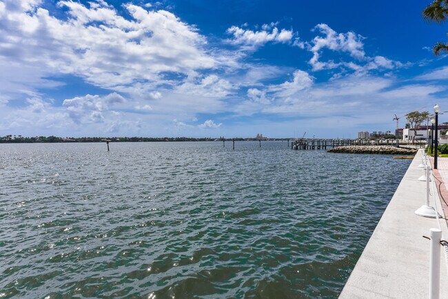 Building Photo - 2600 N Flagler Dr