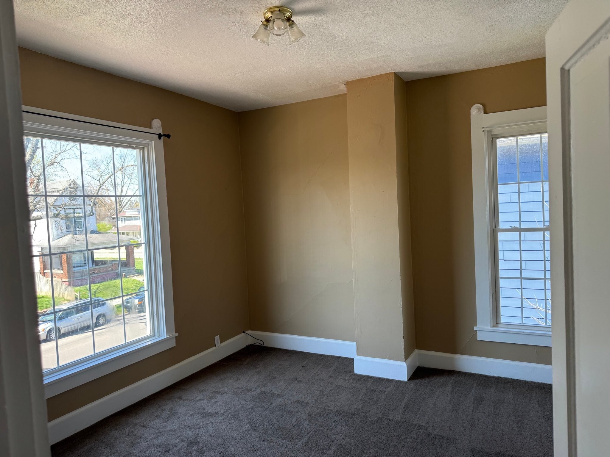 Building Photo - 415 S 13th St