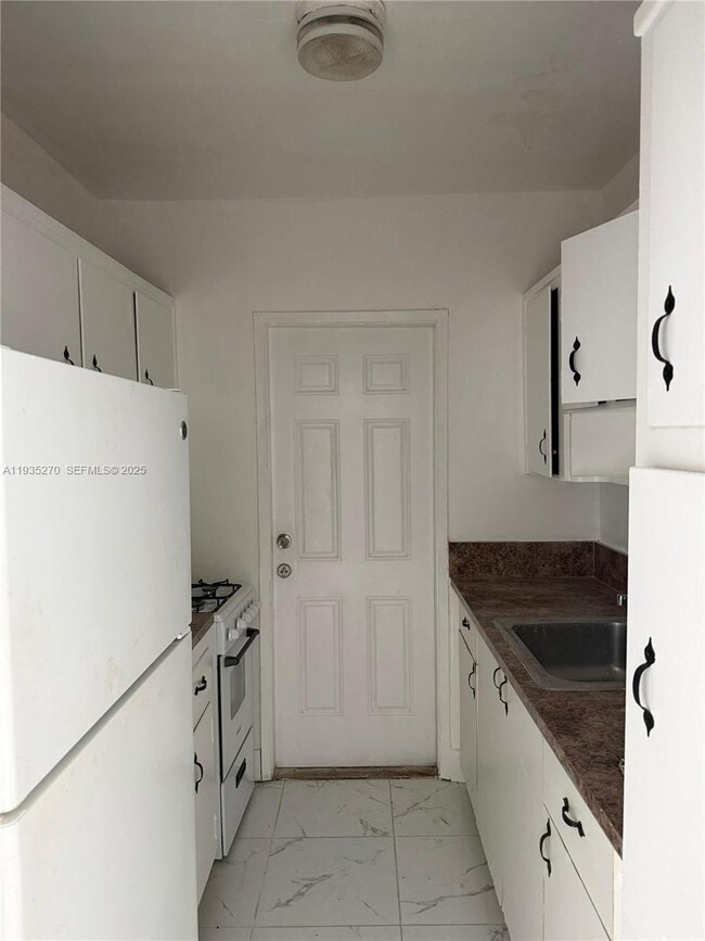 Building Photo - 7730 Dickens Ave