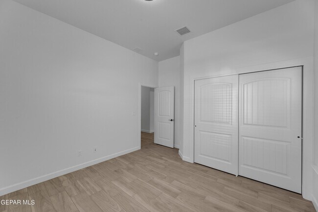 Building Photo - 781 Cedarwood Ave
