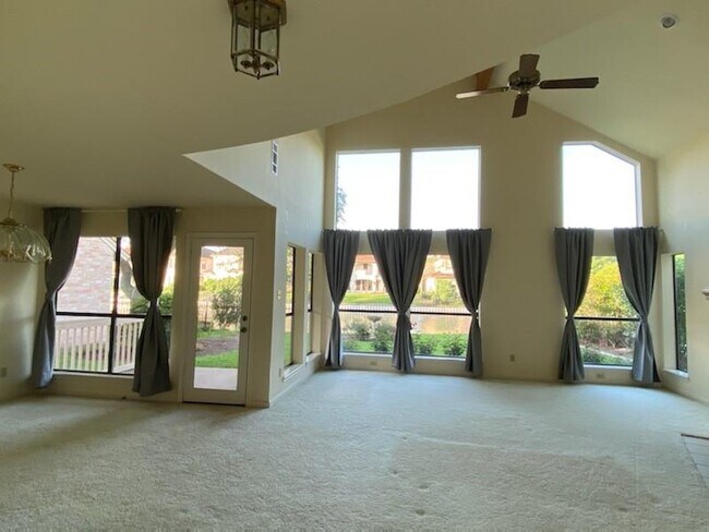 Building Photo - 542 Kingfisher Dr