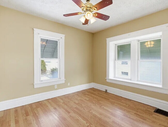 Building Photo - 691 La Follette St-